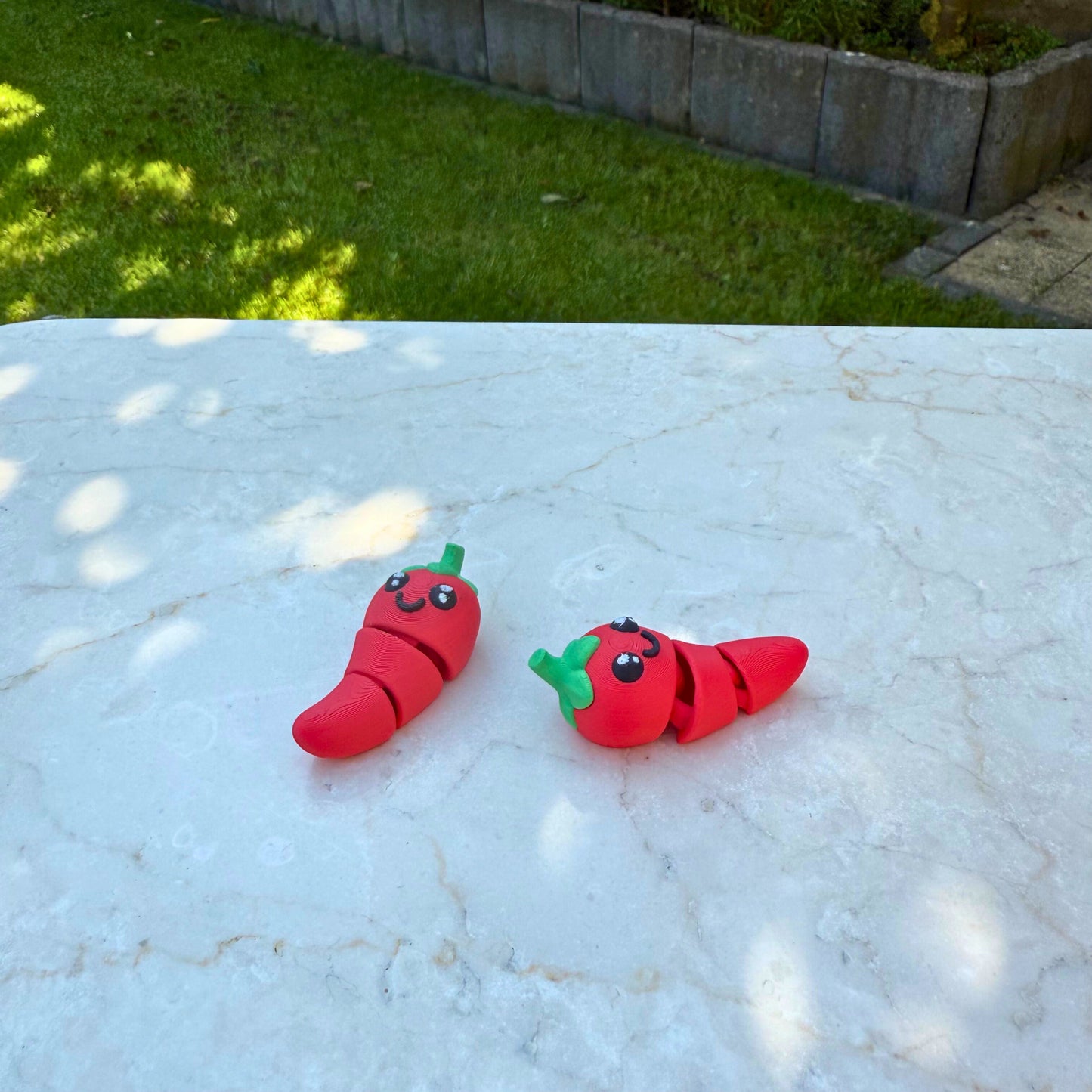 Duurzaam 3D geprint flexibel chilipeper speelgoed van WereldjeMakers, eco-vriendelijk en veilig.