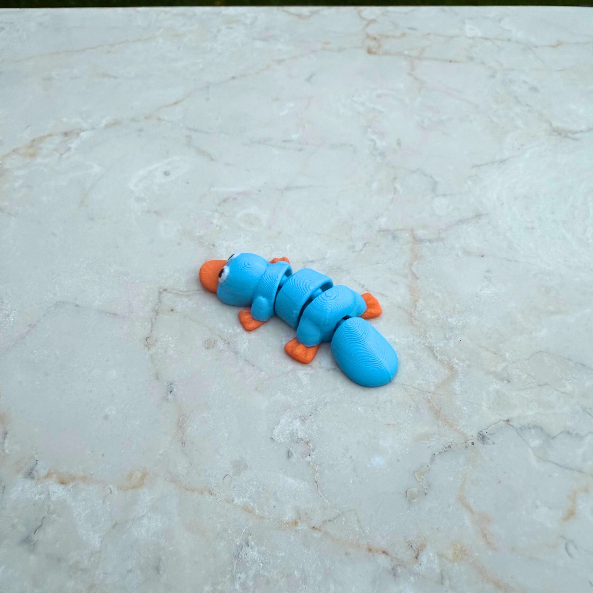 Duurzaam 3D geprint flexibel vogelbekdier (platypus) van WereldjeMakers, veilig speelgoed.