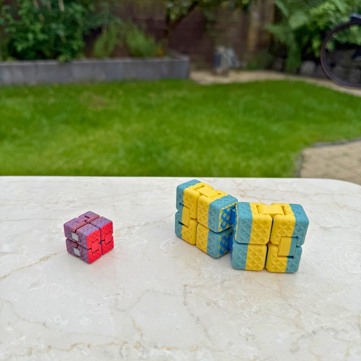 Duurzame 3D geprinte infinity cube fidget speeltjes van WereldjeMakers, voor stressverlichting.