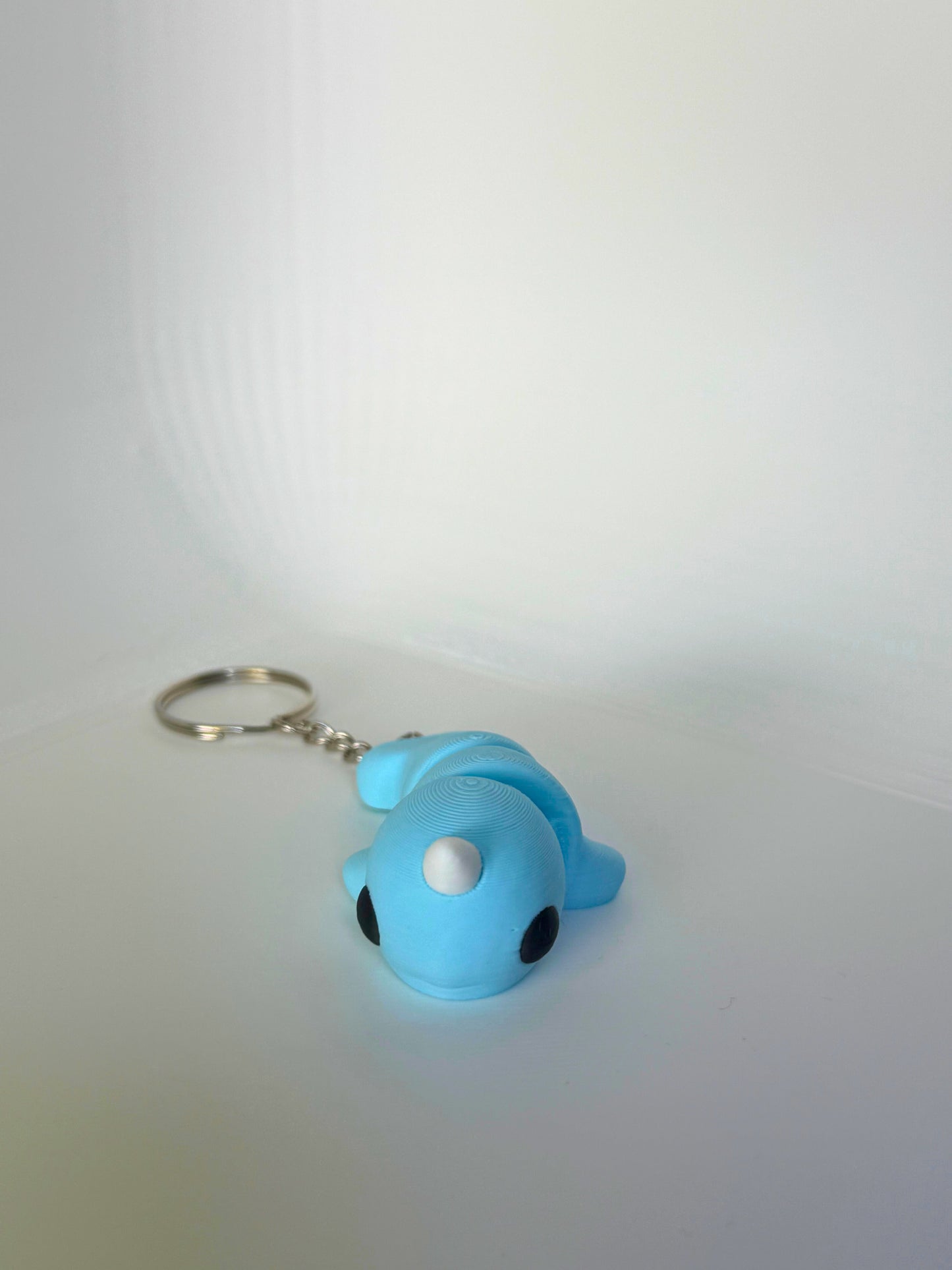 Kindvriendelijke blauwe narwal sleutelhanger met hoorn – milieuvriendelijk 3D-geprint speelgoed