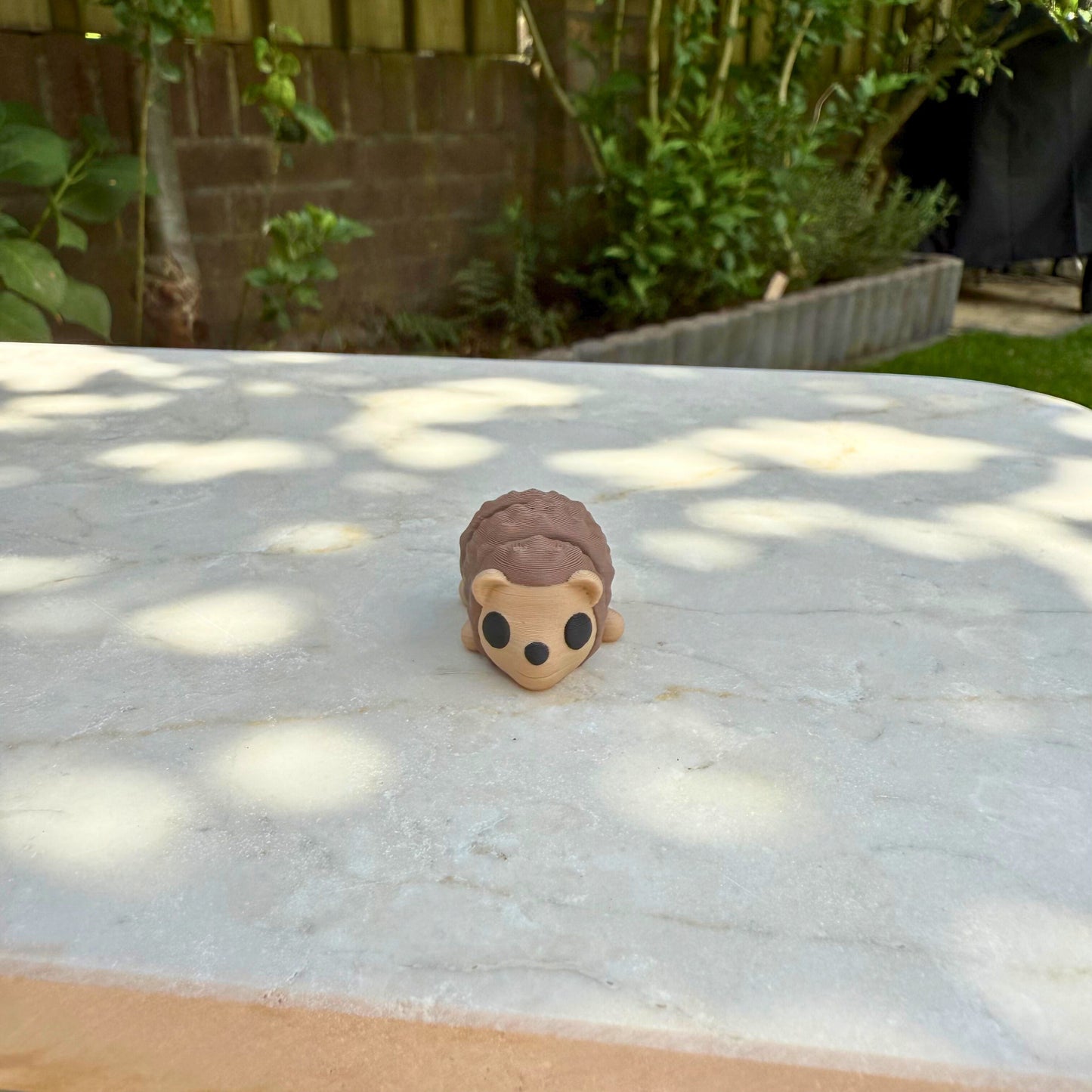 Detailopname van de stekeltjes van een 3D geprint baby flexi egeltje, kindvriendelijk materiaal.