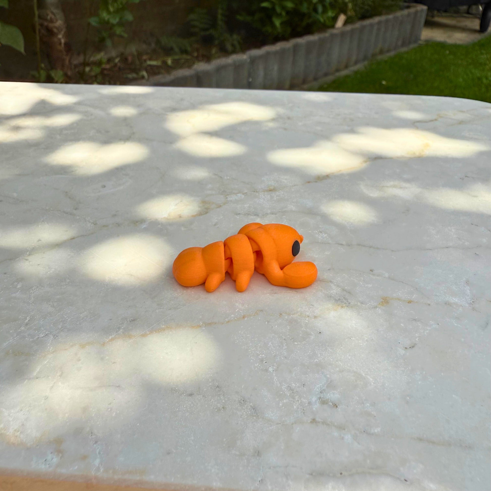 3D geprint flexi model van een baby kreeft, eco-vriendelijk speelgoed van WereldjeMakers.