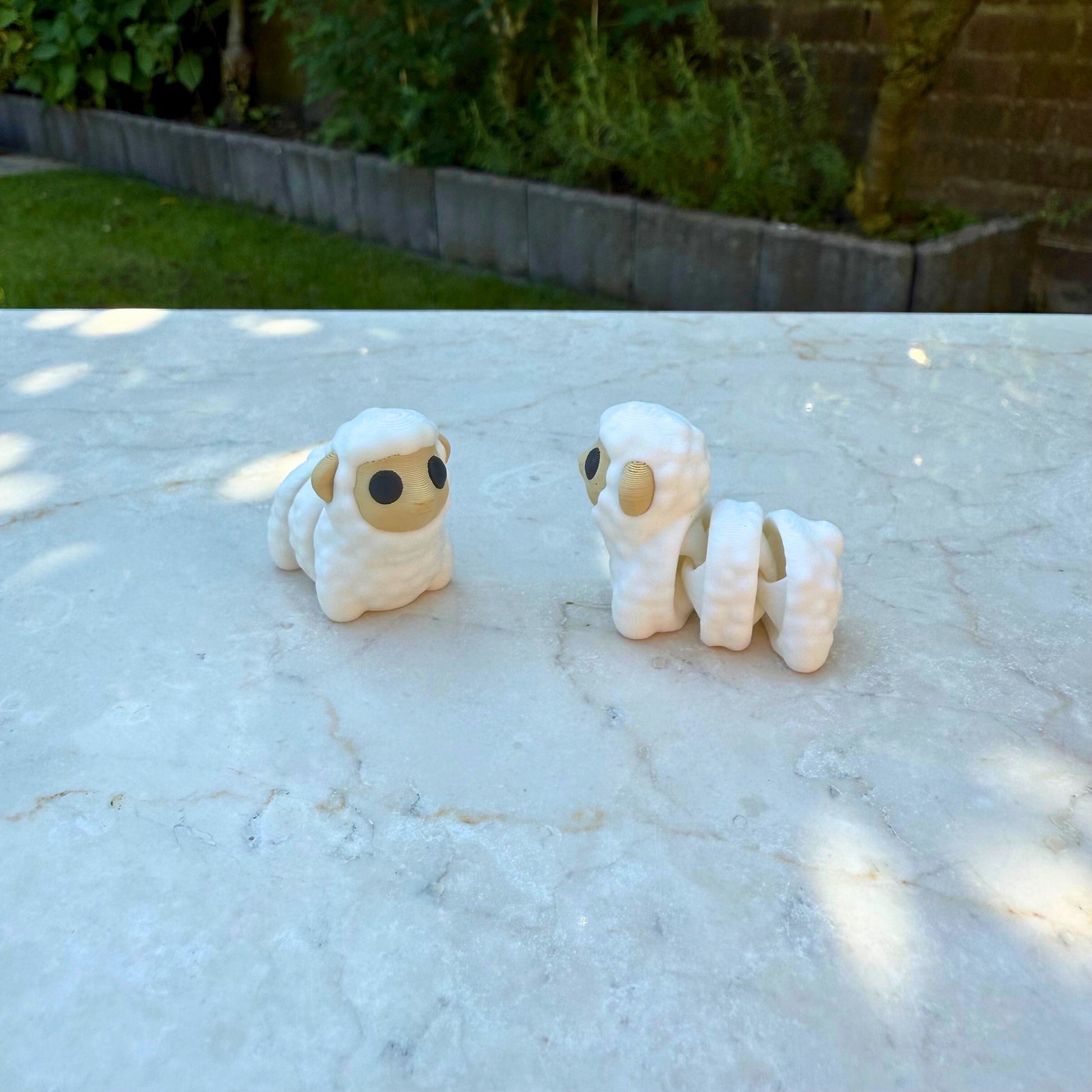 Duurzaam 3D geprint flexibel lammetje van WereldjeMakers, veilig en eco-vriendelijk speelgoed.