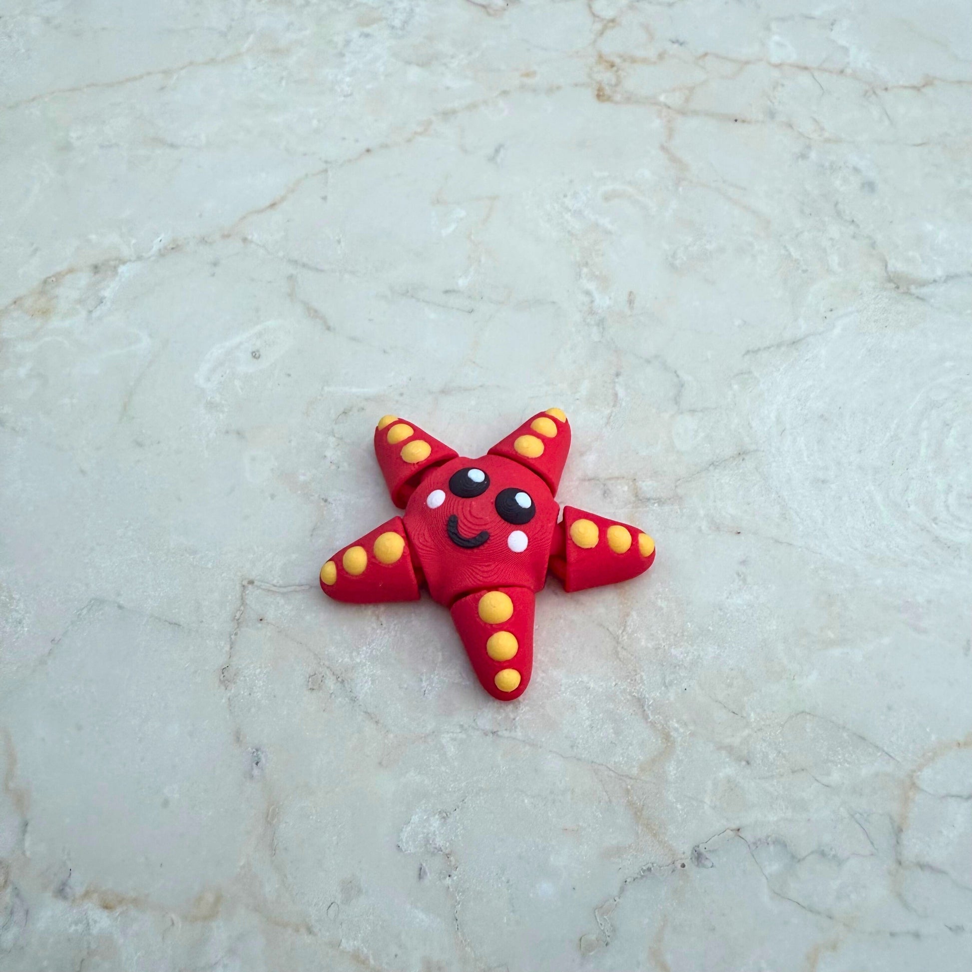 Detail van een 3D geprint flexibel zeesterretje van WereldjeMakers, duurzaam PLA.