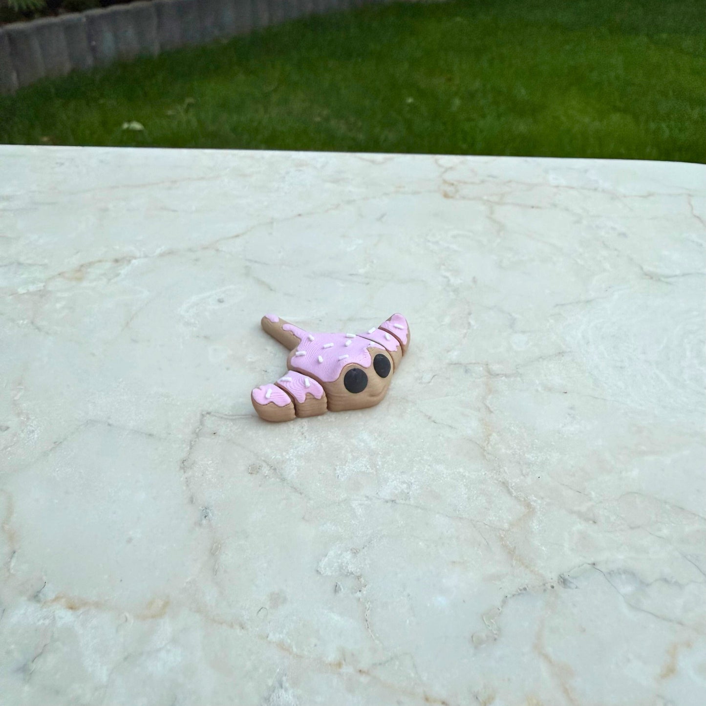 Roze "gesuikerde" 3D geprinte baby pijlstaartrog speelgoed, flexibel en uniek design.