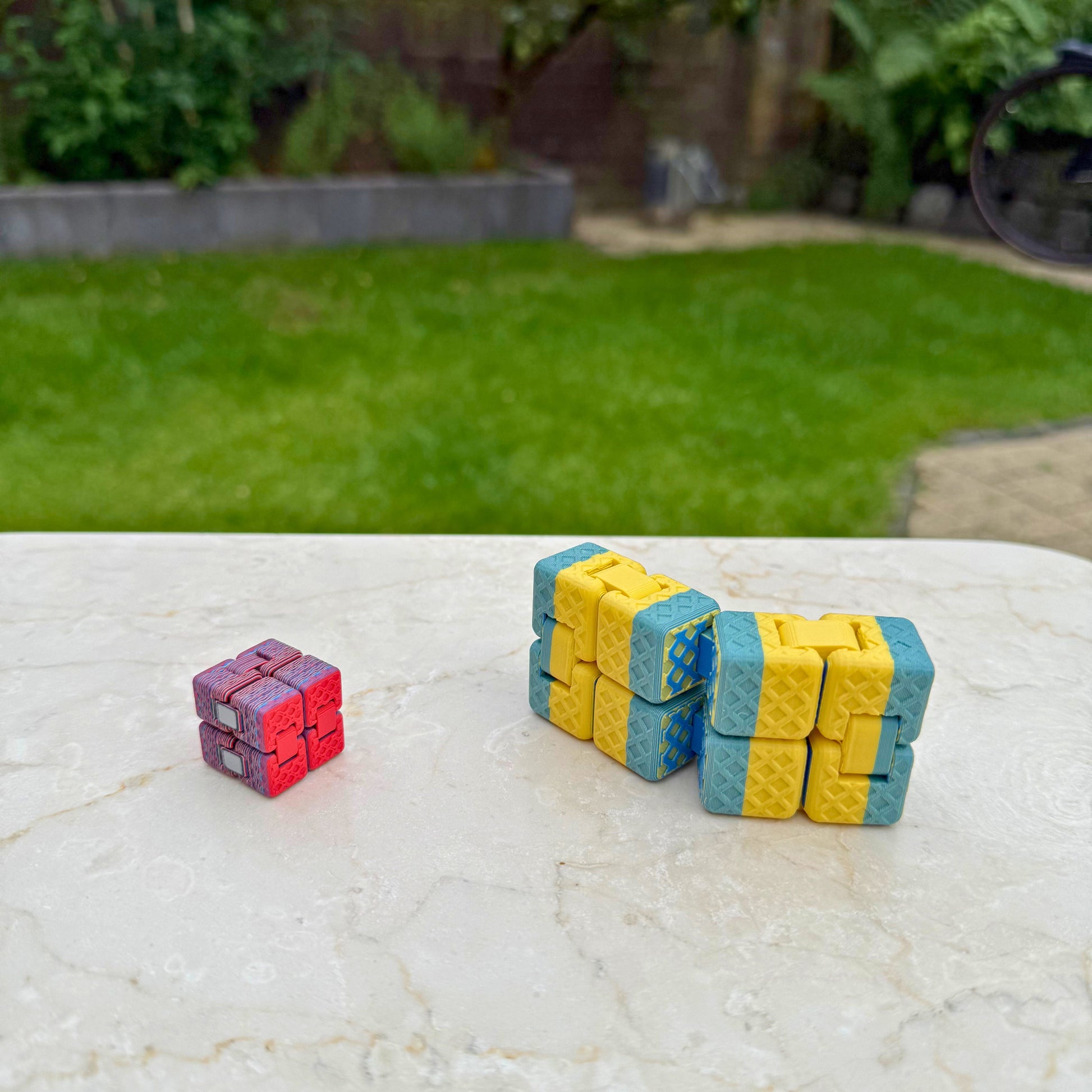 Duurzame 3D geprinte infinity cube fidget speeltjes van WereldjeMakers, voor stressverlichting.
