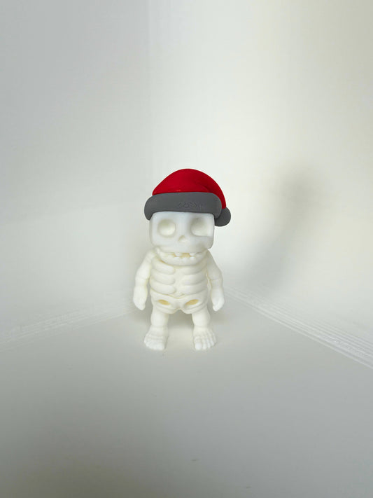 Kindvriendelijk speelfiguur van een skelet met kerstmanmuts – milieuvriendelijk en leuk voor de feestdagen