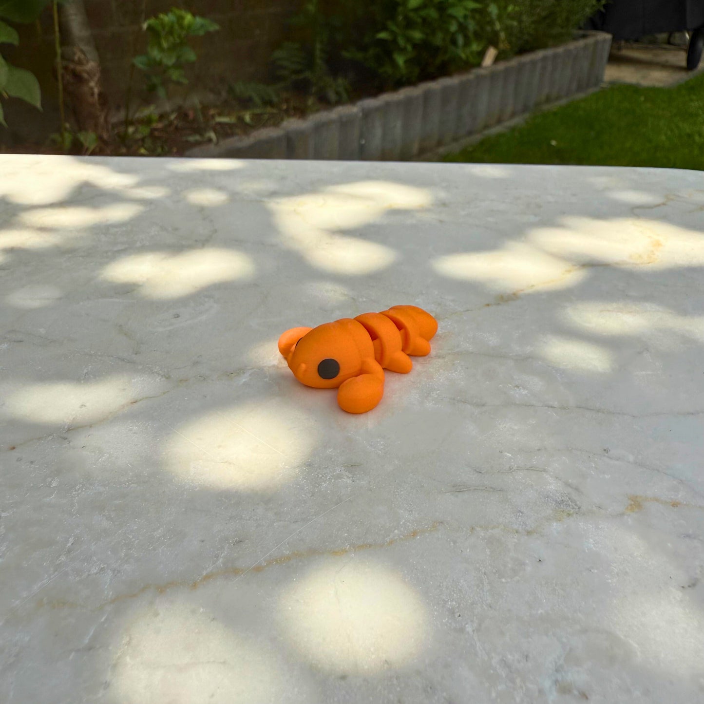 Beweegbaar 3D geprint speelgoed baby kreeftje, schattig en duurzaam PLA materiaal.